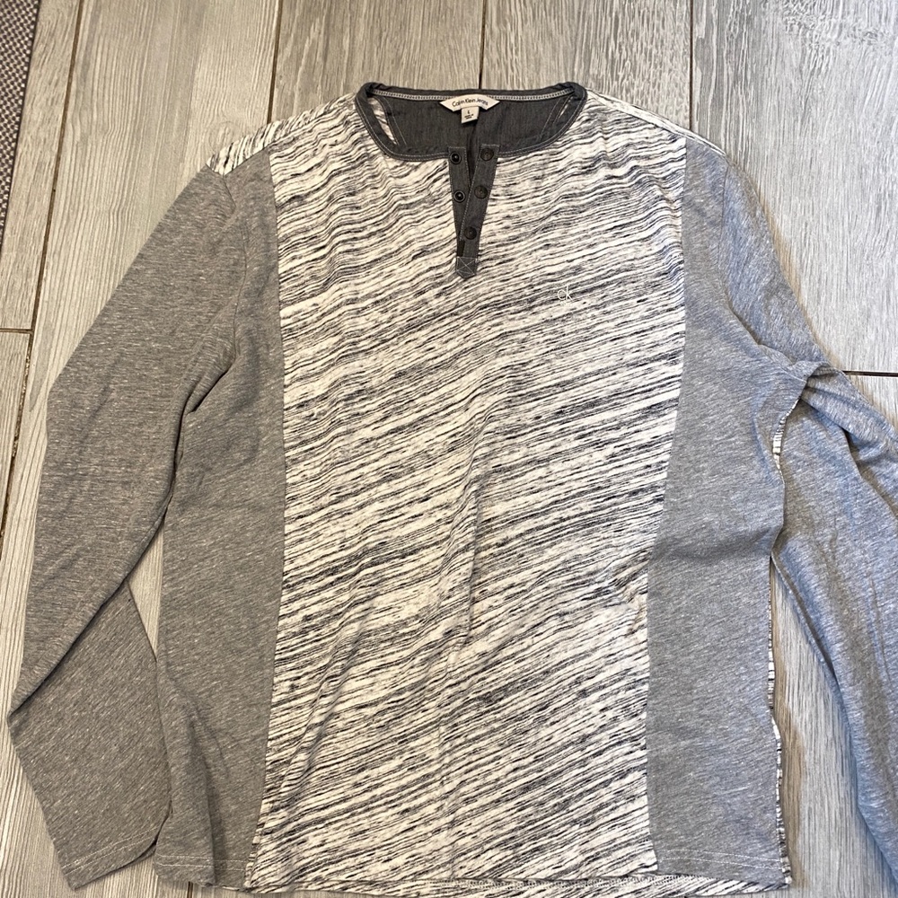 Calvin Klein long sleeve 3 button shirt